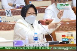 Mensos Risma sampaikan persoalan data bansos ke DPR