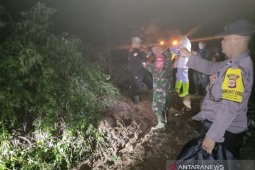 Jalur alternatif Jonggol-Cipanas terputus akibat longsoran tanah