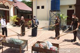 Kejari Aceh Timur musnahkan barang bukti hasil kejahatan