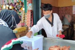 Emak-emak di Payakumbuh kumpulkan dan jual pakaian bekas bantu Palestina