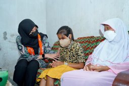 Bupati Ipuk datangi pelajar kurang mampu untuk bantu melanjutkan sekolah