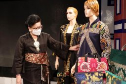 Dekranasda Bali ajak masyarakat kenakan tenun tradisional asli