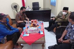 Berkantor di kelurahan, Wali Kota Eri atasi persoalan warga soal PBB hingga PMKS