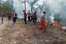 Jumat bersih, Polsek Ropang bersinergi melaksanakan gotong royong