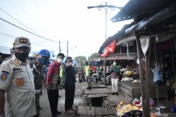Petugas gabungan Pemkab Tala tertibkan Pasar Tapandang Berseri Pelaihari
