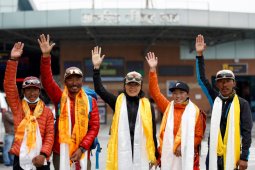 Kisah para penakluk Gunung Everest  di tengah COVID-19