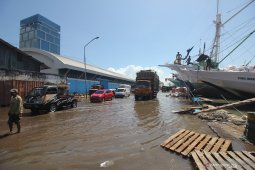 Rob di Pelabuhan Kalimas Surabaya