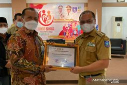 Peduli kesejahteraan sosial, PLN terima penghargaan dari Gubernur Babel