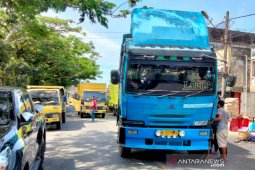 Truk barang mogok ditengah jalan, akses lalu lintas di Meulaboh macet