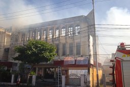 Gedung PWI Sulut terbakar