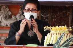 Putri Koster gencarkan pelatihan etika tata rias dan busana Bali