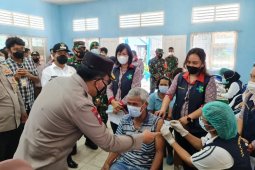 Guru dan lansia di Simalungun divaksinasi COVID-19