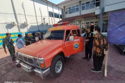 Bea Cukai Banjarmasin hibahkan satu unit ambulans untuk Lanal Banjarmasin