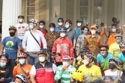 Anies: Pesepeda dan pengendara motor harus saling hormat dan ikuti aturan