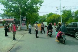 Sembilan pelanggar protokol kesehatan dihukum kutip sampah