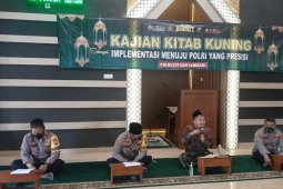 Polda Jatim dan Polres Jajaran serentak gelar "ngaji kitab kuning"