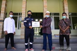 PT Timah serahkan bantuan pembangunan masjid dan orang sakit di Desa Bedengung