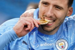 Ruben Dias, Phil Foden dan Pep Guardiola terbaik di Liga Inggris