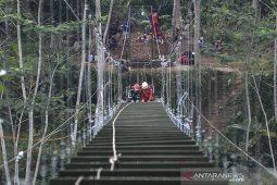 Ekspedisi jembatan gantung untuk Indonesia