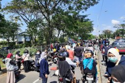 Lima orang ditemukan reaktif COVID-19 saat tes usap antigen massal di Suramadu