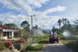 Brimob Polda Sumut intensifkan penyemprotan disinfektan daerah zona merah