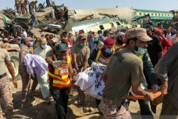 Korban jiwa tabrakan kereta di Pakistan jadi 56 orang