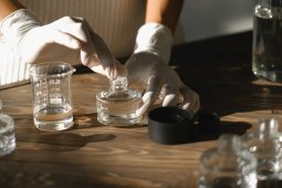 Racik parfum sendiri lewat "Mine", begini tipsnya