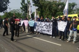 Mahasiswa datangi Kejati Banten dukung penuntasan kasus korupsi di Banten