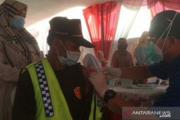 Ribuan warga ikuti vaksinasi massal yang digelar Polres Karawang