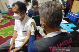 Vaksinasi COVID-19 massal lansia di Kabupaten Bogor terkendala mobilitas