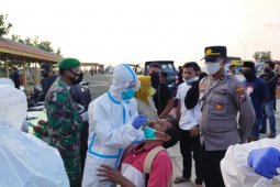 Hasil tes reaktif, Satgas COVID-19 Situbondo karantina dua penumpang kapal asal Madura
