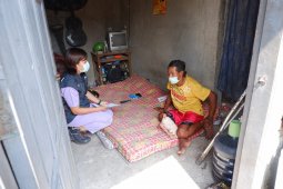 Kaki Suramin membaik setelah dirawat petugas "Homecare Peduli Gambiran"