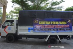 Polda Jambi salurkan makanan dan selimut untuk korban kebakaran di Mendahara