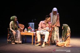 Bangkitkan Semangat Generasi Muda Teater Jambi, FKIP Unbari Gelar 'Ayahku Pulang' di TBJ