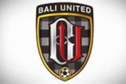 Bali United bagikan masker dan makanan kepada vaksinator COVID-19