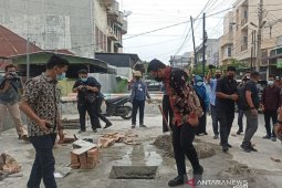 Wali Kota Medan  instruksikan bongkar bangunan di atas drainase