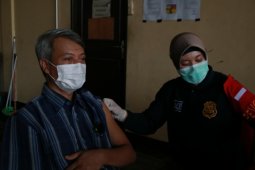 Polda Kalbar menggelar vaksinasi COVID-19 massal dukung program pemerintah