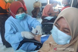 Peringati hari donor darah se-dunia, PMI Jember ajak santri donorkan darahnya
