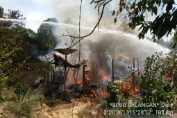 Si jago merah hanguskan dua buah rumah warga