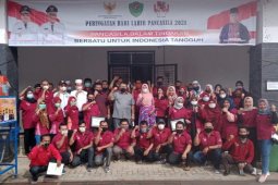 Bupati Tapsel beri penghargaan kepada pendamping PKH