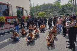 Brimob Polda Sumut tangkap belasan  preman pelaku pungli di Medan