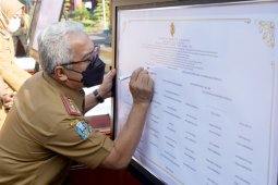 ASN Pemkab Mojokerto tanda tangani pakta integritas antikorupsi
