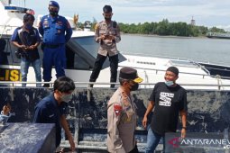 "Kapal hantu" ditiinggal nakhoda dan ABK yang kabur ke hutan bakau