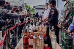 Bea Cukai Denpasar musnahkan ratusan minuman beralkohol ilegal