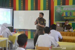 Kejari minta penggunaan telepon genggam diawasi. Ada apa?