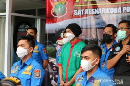 Anji beli ganja di situs terdaftar di luar negeri