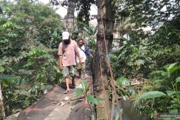 Warga berharap jembatan Srengseng Sawah - Depok diperbaiki