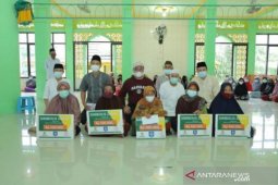 Gubernur Bangka Belitung serahkan zakat untuk lansia penerima vaksin COVID-19