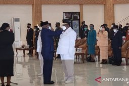 Gubernur lantik Bupati dan Wakil Bupati Teluk Bintuni