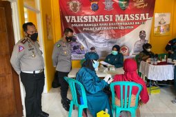 Polda Kalsel wujudkan kekebalan komunal melalui  vaksinasi